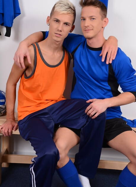 Słowacki piękny chłopak Brad Fitt i węgierski mięśniak Darius Ferdynand ruchają się po obciąganie