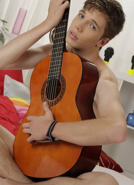 Young dude Dexter Bure and beautiful boy Ariel Varga in blowjob scene