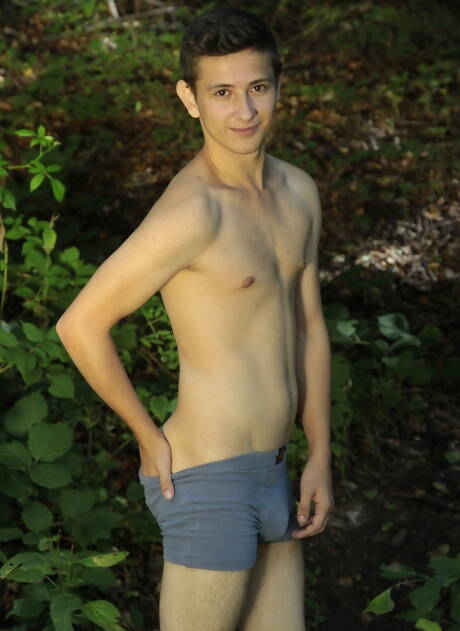 Il bellissimo ragazzo ungherese Daniel Prince e il ragazzo ungherese David Hanson si scopano il culo dopo un pompino all