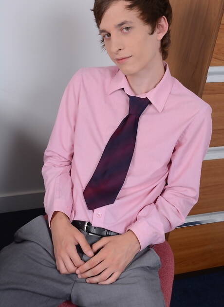 O jovem Lee Rider e o tcheco bem constituído Robbie Kasl chupando e transando um com o outro