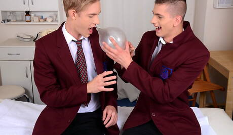 Australian pretty boy Jaxon Radoc and slovak young Tim Law fuck after blowjob