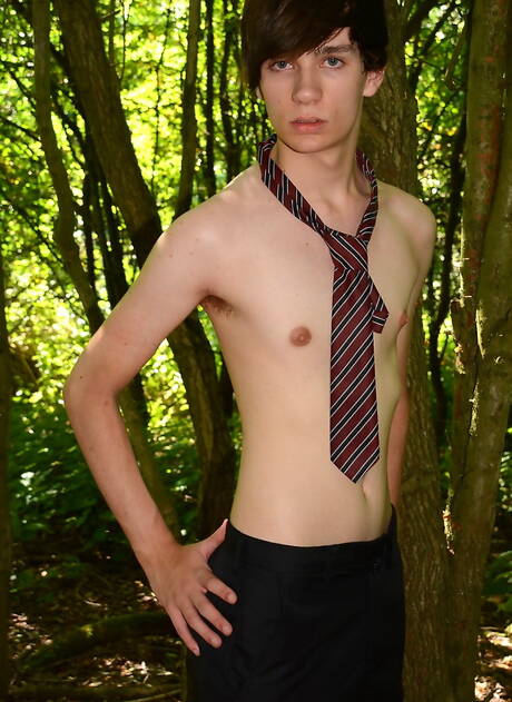 Staxus: English young boy Jaye Elektra and stud Jayden Middleton fuck ass after blowjob outdoor