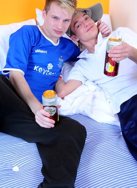 Der junge Pole Kamyk Walker und der hübsche Jonathan Tago bei einem heißen Arschfick