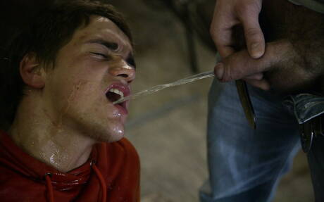 レイ・ワイル、トム・ハート、スヴェン・ホランド、ウィル・コバーン、ラッキー・テイラー、タイラー・モリスが素晴らしいトゥインク・グループセックスを披露