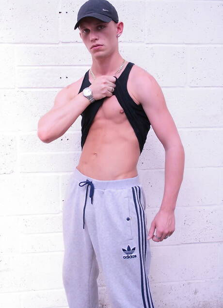 Gorący Jonny Ryder, Marco Strutt i Kyle Martin w gorącym trójkącie seksu analnego