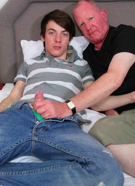 Sensual guy Jamie Smythe and gorgeous guy Phlash in hot anal sex