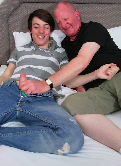 Sensual guy Jamie Smythe and gorgeous guy Phlash in hot anal sex