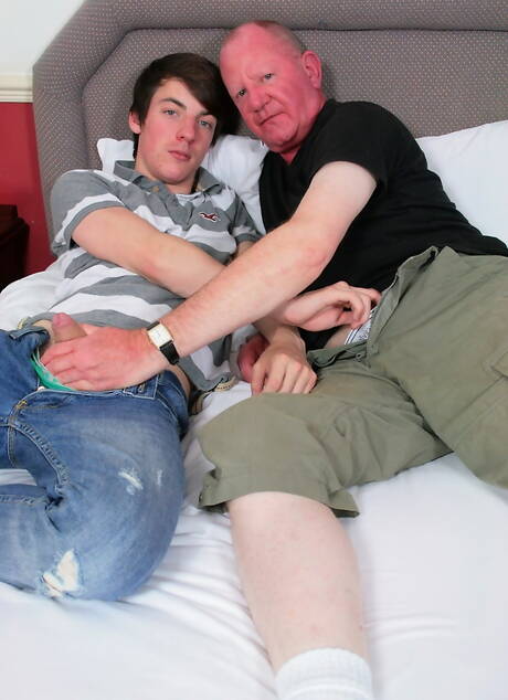 Sensual guy Jamie Smythe and gorgeous guy Phlash in hot anal sex