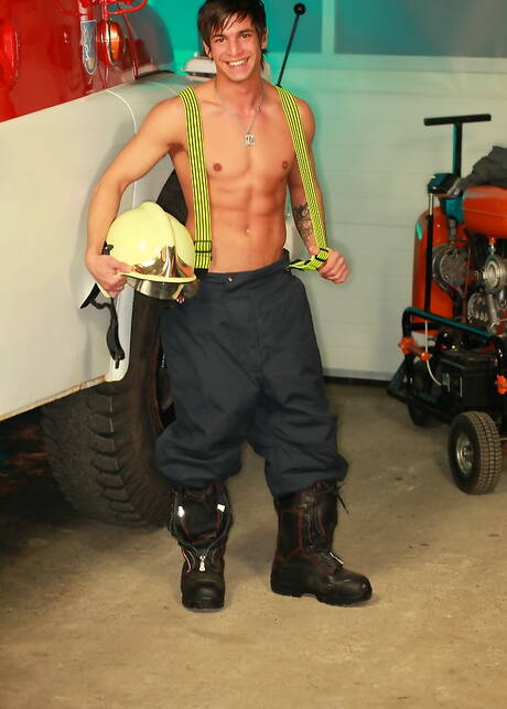 Hot guys Sebastien Stiler, Marty Love and Dave Cook in hot threesome ass fuck action