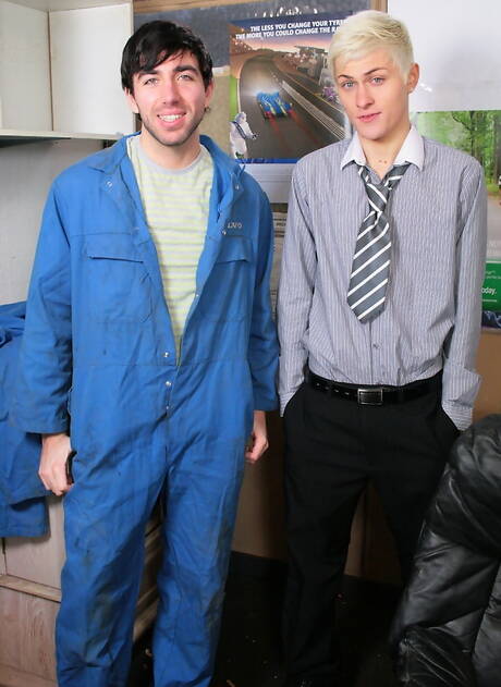 帥哥 Brandon Boss 與英國帥哥 Skylar Blu 激情肛交