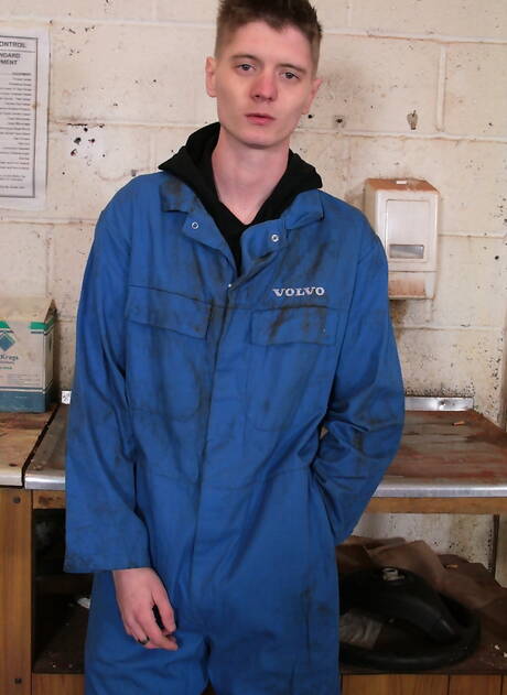 Niegrzeczni kumple Finley Yves, Keiron Jones i Lloyd Adams uprawiają miłość