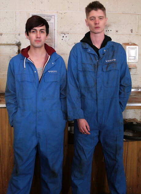 Niegrzeczni kumple Finley Yves, Keiron Jones i Lloyd Adams uprawiają miłość