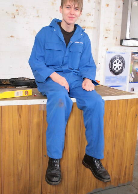 Josh Frey, Kyle, Sean en Luckas Layton in groepsseksscène