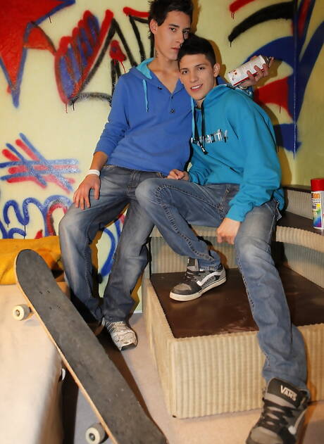 帥哥阿里蒙特羅和年輕小伙子麥克尼奧相愛