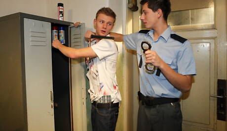 Ładny chłopak Nick Gill i młody Czech Marco będą uprawiać dobry seks