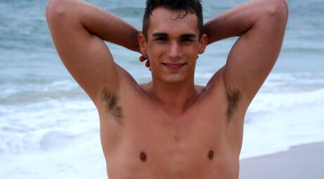 Mickey Taylor, Orlando, Paul Walker, Pedro Ribeiro in male gangbang on beach