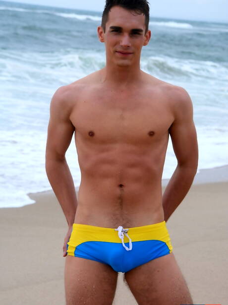 Staxus: Mickey Taylor, Orlando, Paul Walker, Pedro Ribeiro in male gangbang on beach