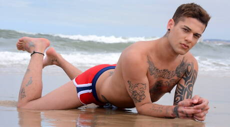 Mickey Taylor, Orlando, Paul Walker, Pedro Ribeiro in male gangbang on beach