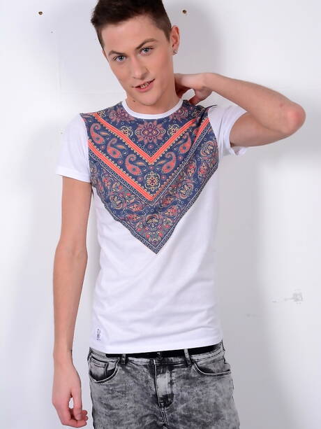 De knappe Letse jongen Billy Rubens en de Engelse jongen Skylar Blu hebben goede anale seks met fisting