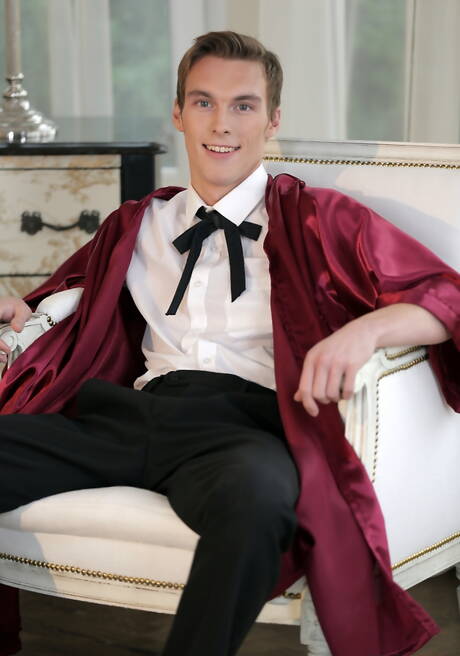 Mięsisty Carl Ross i czeski młodzieniec Mike James ruchają się w dupę po ssaniu