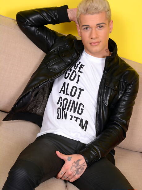 Staxus: English beefcake Mickey Taylor and slovak young dude Will Sims in hard anal sex