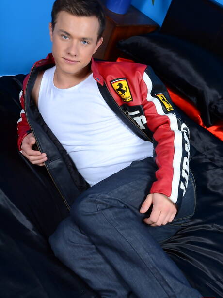 Letse jongen Billy Rubens en gespierde Jacob Daniels in hete anale seks