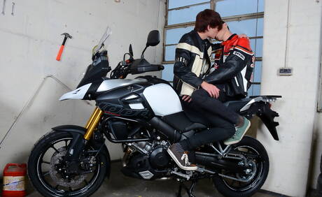 Engelse jonge gast Jaye Elektra en knappe jongen Paul Ryan zuigen en neuken elkaar