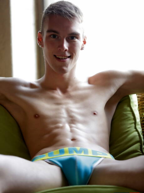 Latin young Adrian Rivers and czech beautiful boy Mike James have a good anal sex