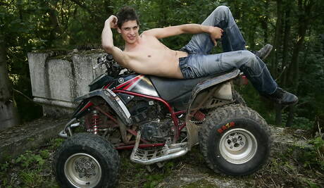 Il ragazzo sexy Nick Klein e il ragazzo ceco Dominik Trojan fanno sesso anale all