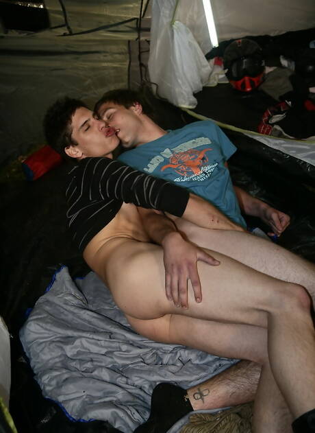 Il ragazzo sexy Nick Klein e il ragazzo ceco Dominik Trojan fanno sesso anale all