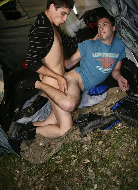 Il ragazzo sexy Nick Klein e il ragazzo ceco Dominik Trojan fanno sesso anale all