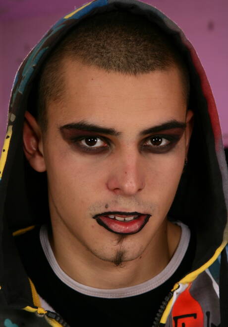 Der tschechische Muskelprotz Julien Heath und der heiße Twink Louis Brooks haben eine heiße Pärchenszene