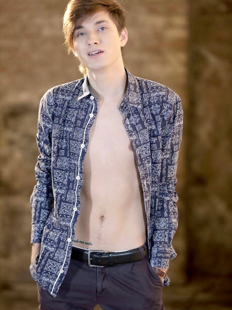 Zwei tschechische Jungs, der Bulle Ennio Guardi und der hübsche Junge Yuri Adamov, haben heißen Sex