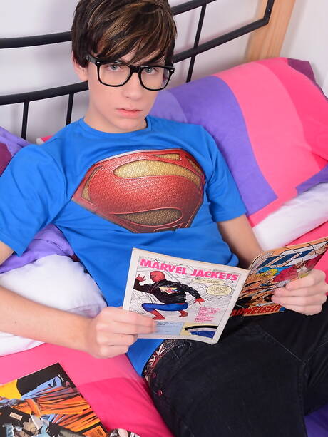 Staxus: English young dude Jaye Elektra and hungarian pretty boy Kurt Maddox fuck ass after sucking