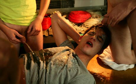 Zac, Egan Zeps, Bram, Nick Deniels in einer Gangbang-Szene