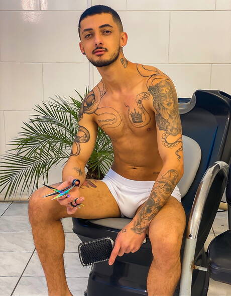 Edu Scot ben fatto si fa fottere il culo dopo aver succhiato il cazzo