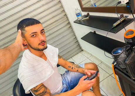 Edu Scot, bien formado, se folla el culo después de chupar la polla