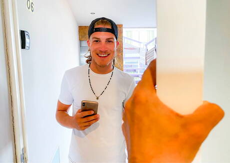 Hengst Kosta Viking und der muskulöse Kanadier Manuel Skye lutschen und vögeln sich gegenseitig