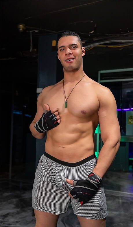 HotAFMen: Muscular Dalton Hyde posing naked and showing nice butt