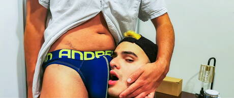 Der junge Pantera Chill und der Twink Tito Costa haben guten Sex