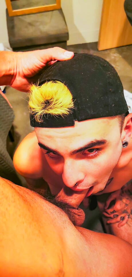 Der junge Pantera Chill und der Twink Tito Costa haben guten Sex