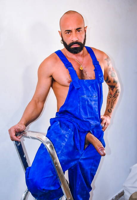 Le musclé latino Gianni Maggio taquine sa bite