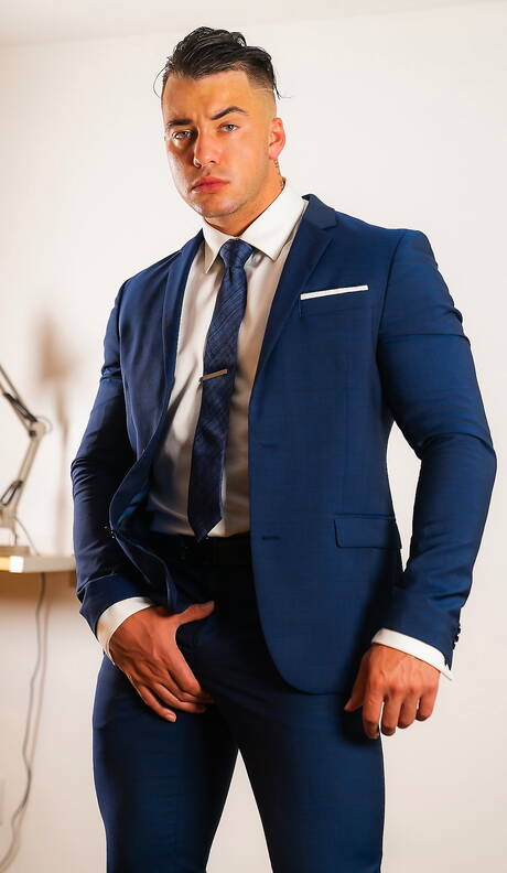 HotAFMen: Pretty Philippe Massa undressing and showing tight butt in hot shower