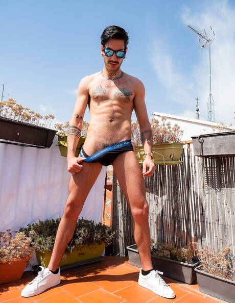 비프케이크 알렉시스 클라크가 밖에서 즐거운 시간을 보내고 있다