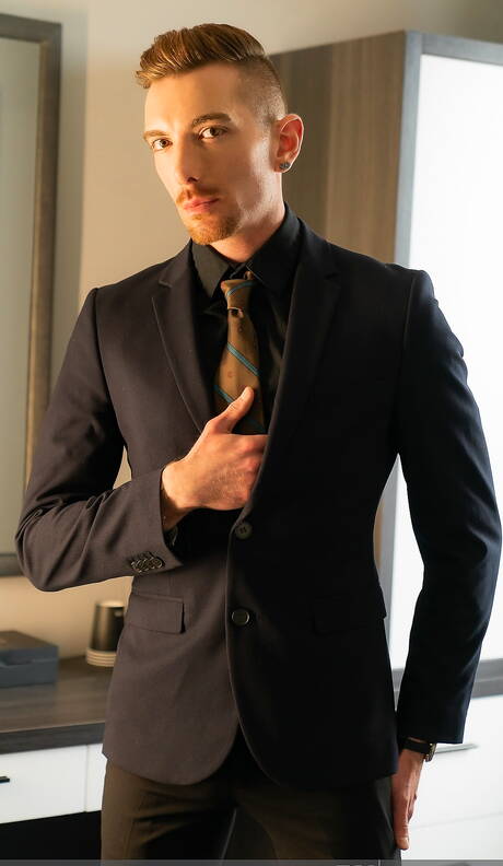 HotAFMen: Muscular King Heart masturbating