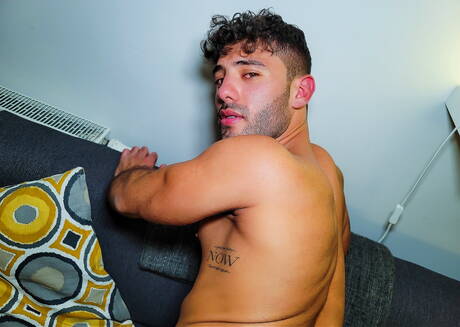 Hengst Jay Lover lutscht und vögelt den Jungen