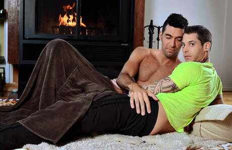 肌肉發達的米克洛·埃文斯和肌肉男本·羅斯互相愛慕