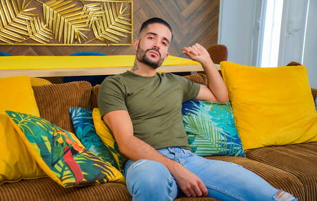 Beefcake Saul Dance get naked and showing his butt