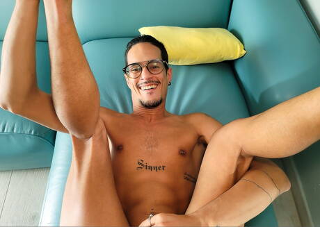 Beefcake Ray Crosswell and canadian tough guy Romeo Davis have a hot sex