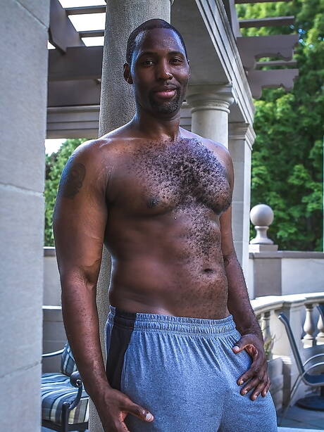 Bro Seeking Bro: Ebony strongman Nubius and beefy Drew Hill have a good interracial sex in the pool